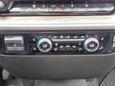 Used 2024 Chevrolet Silverado 2500 LT w/ Convenience Package image 15