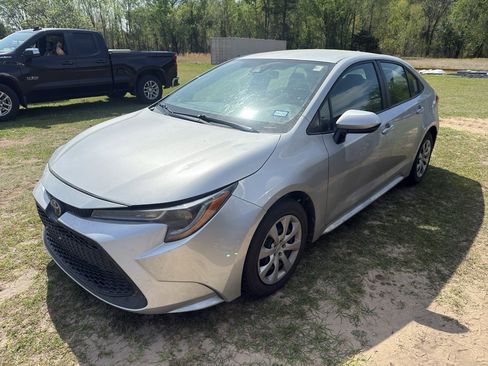 Used 2021 Toyota Corolla LE image 1