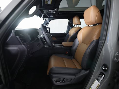 Used 2025 Lexus GX 550 image 19