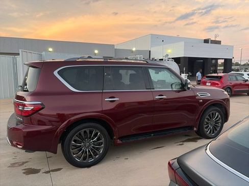 Used 2021 Nissan Armada Platinum w/ Captain's Chairs Package RWD image 5