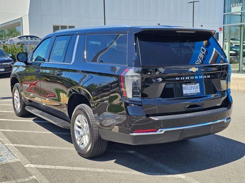 New 2026 Chevrolet Suburban LT w/ Comfort Package AWD/4WD image 3