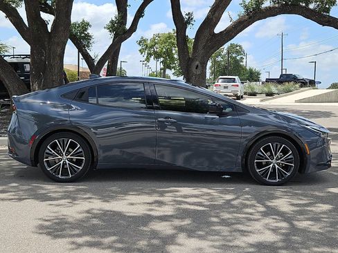 Used 2025 Toyota Prius XLE FWD image 6