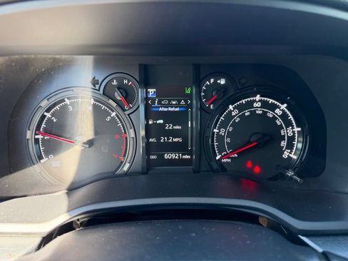 Used 2022 Toyota 4Runner SR5 AWD/4WD image 21