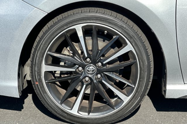 Certified 2019 Toyota Camry XSE FWD image 31