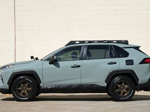 Used 2021 Toyota RAV4 XLE AWD/4WD image 8