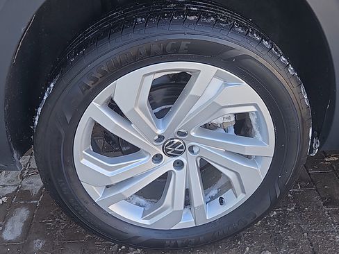 Certified 2023 Volkswagen Atlas SE image 29