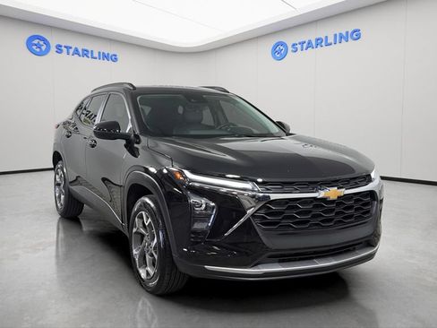Used 2025 Chevrolet Trax LT w/ Driver Confidence Package FWD image 14