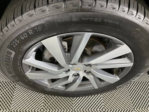 Used 2023 Chevrolet Equinox Premier image 9