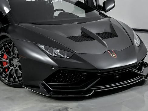 Used 2017 Lamborghini Huracan LP 610-4 image 3