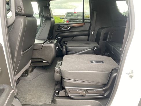 Used 2025 GMC Yukon XL Denali AWD/4WD image 25
