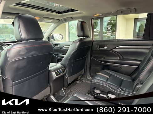 Used 2019 Toyota Highlander SE AWD/4WD image 20