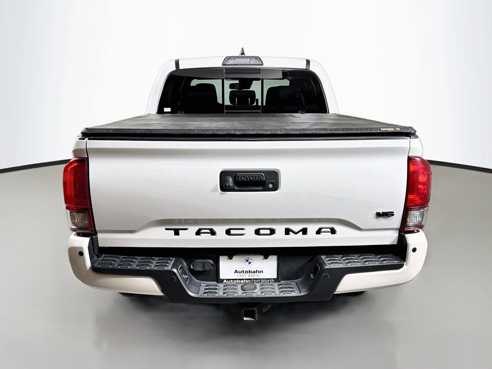 Used 2018 Toyota Tacoma TRD Sport w/ Technology Package RWD image 6