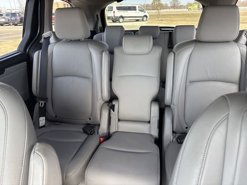 Used 2024 Honda Odyssey Touring image 4