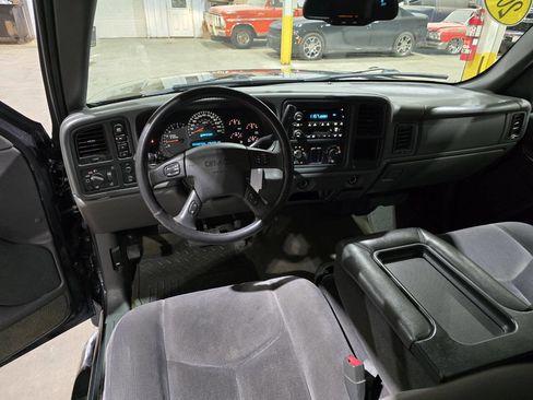 Used 2005 GMC Sierra 1500 SLE w/ Off-Road Package image 35