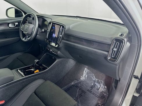 Used 2023 Volvo XC40 Recharge Plus AWD/4WD image 35