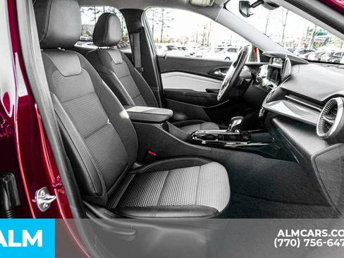 Used 2025 Chevrolet Trax LT w/ LT Convenience Package image 24