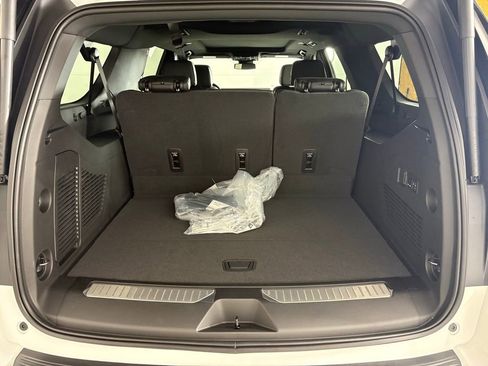 New 2026 Chevrolet Suburban Z71 image 21