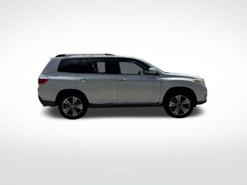 Used 2012 Toyota Highlander Limited w/ Tow Pkg FWD image 4