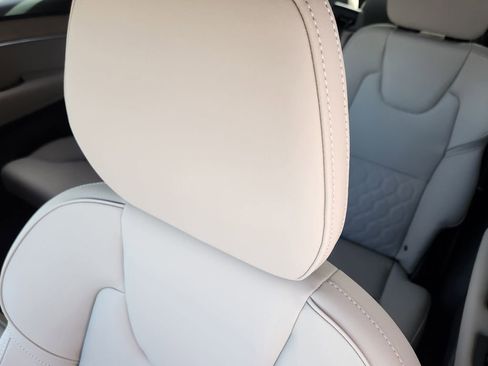 New 2026 Volvo XC90 T8 Plus w/ Protection Package Premier AWD/4WD image 6