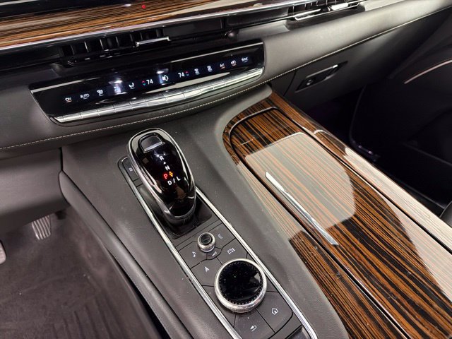 Used 2024 Cadillac Escalade Luxury RWD image 25