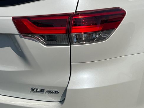 Certified 2019 Toyota Highlander XLE AWD/4WD image 27