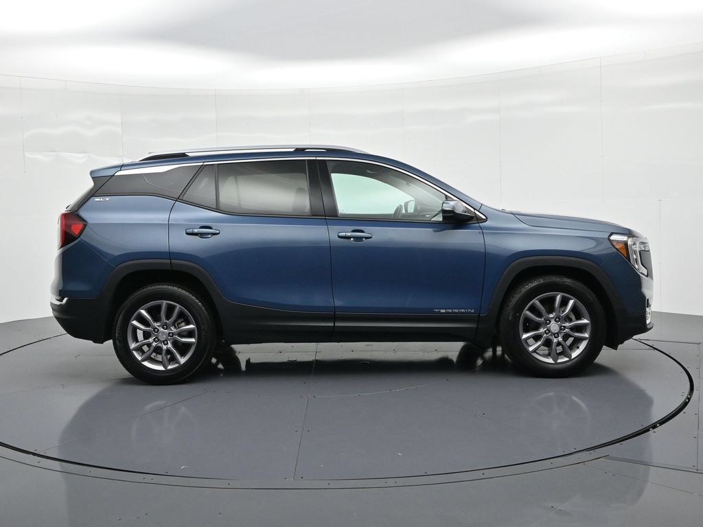 Used 2024 GMC Terrain SLT FWD image 4