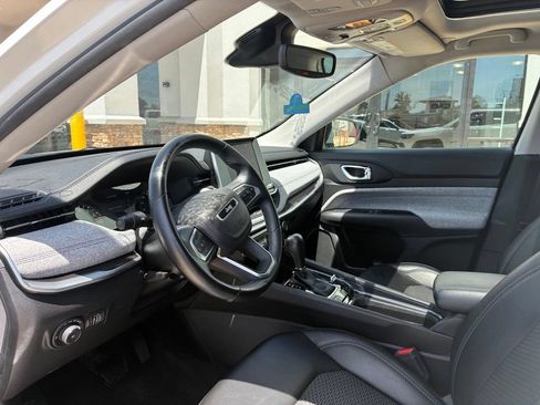 Used 2022 Jeep Compass Latitude w/ Sun and Sound Group AWD/4WD image 6