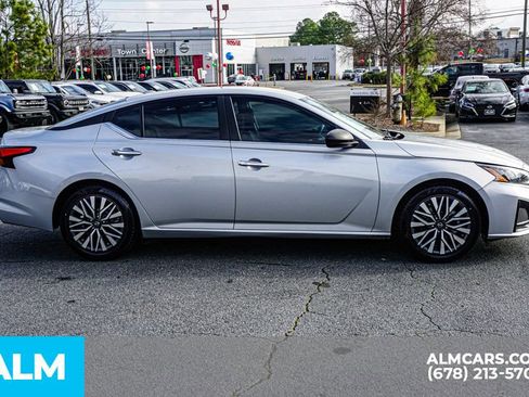 Used 2024 Nissan Altima 2.5 SV image 8