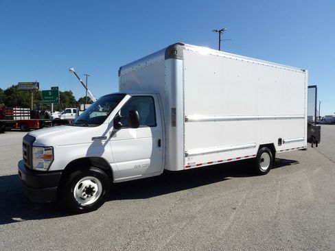 Used 2021 Ford E-350 and Econoline 350 Super Duty image 3