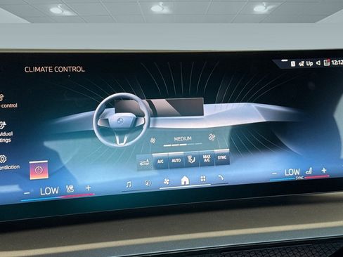 Used 2025 BMW 230i Coupe w/ Premium Package image 24