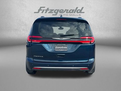 Used 2021 Chrysler Pacifica Touring image 6