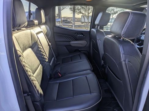 Used 2024 GMC Canyon Denali image 32