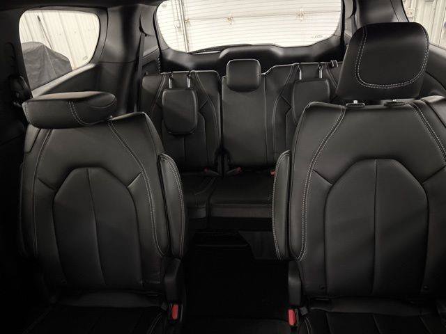 New 2026 Chrysler Pacifica Select w/ S Appearance Package AWD/4WD image 30