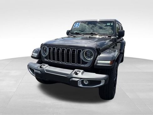 Used 2025 Jeep Wrangler Unlimited Sahara AWD/4WD image 2