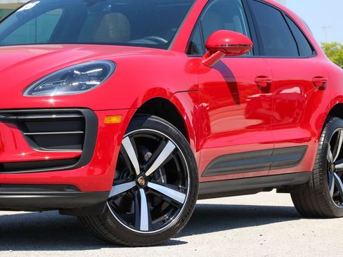 Certified 2026 Porsche Macan AWD/4WD image 20