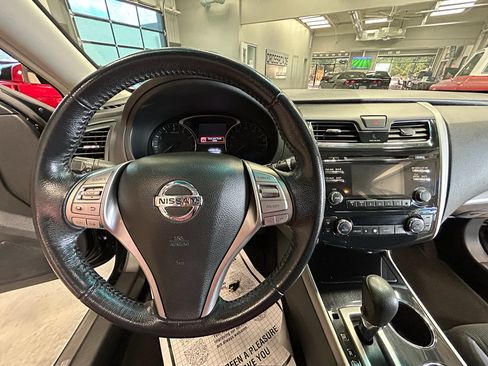 Used 2013 Nissan Altima 2.5 SV FWD image 8