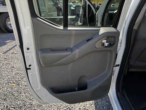 Used 2016 Nissan Frontier SV AWD/4WD image 22