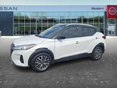 Used 2024 Nissan Kicks SV FWD image 1