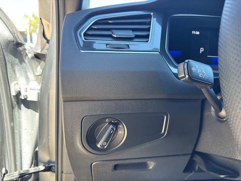 Used 2022 Volkswagen Tiguan SE R-Line image 33