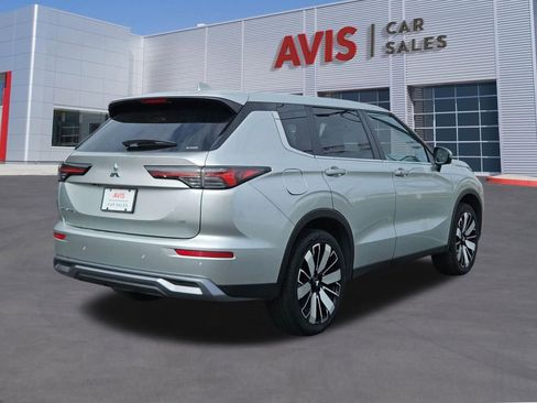Used 2025 Mitsubishi Outlander SE AWD/4WD image 6