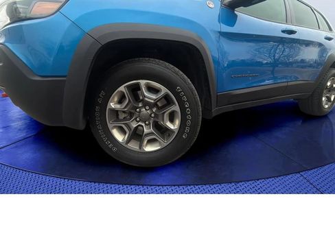 Used 2019 Jeep Cherokee Trailhawk w/ Cold Weather Group image 9