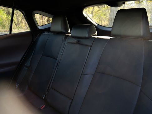 Used 2021 Toyota Venza Limited image 18