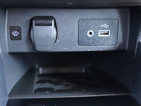 Used 2025 Nissan Versa SV FWD image 32