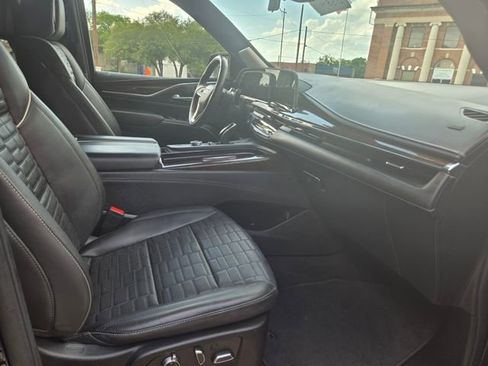 Used 2023 Cadillac Escalade Sport Platinum w/ LPO, ONYX Package image 16