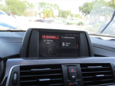 Used 2018 BMW 330i Sedan w/ Convenience Package image 21