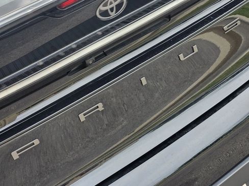 Used 2025 Toyota Prius Plug-In Hybrid FWD image 7