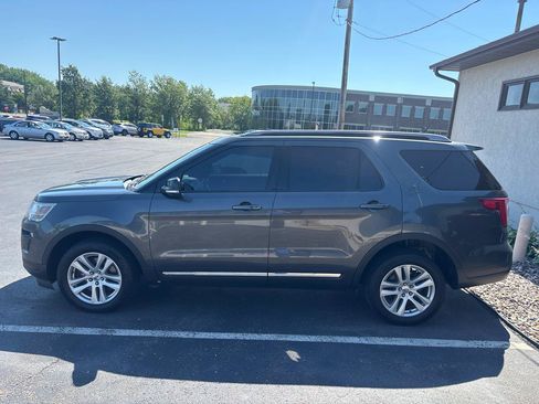 Used 2018 Ford Explorer XLT w/ Equipment Group 202A AWD/4WD image 6