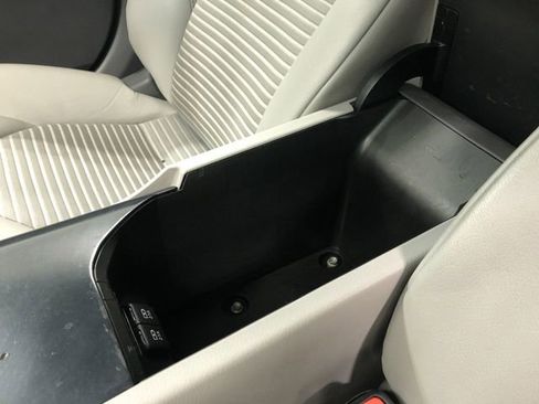 Used 2020 Toyota Camry SE image 26