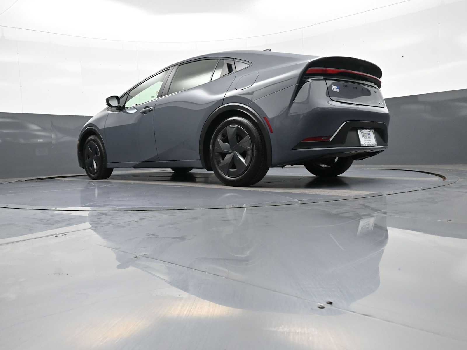 Used 2025 Toyota Prius LE FWD image 31