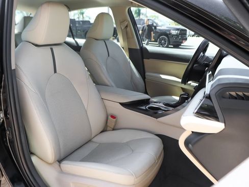 Used 2023 Toyota Camry XLE FWD image 37